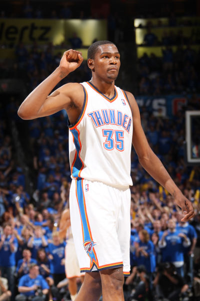 湖人板凳哑火半场仅得7分，马刺三大板凳合砍29分压制湖人（湖人替补熄火半场仅7分，马刺三替补合力轰29分占上风）