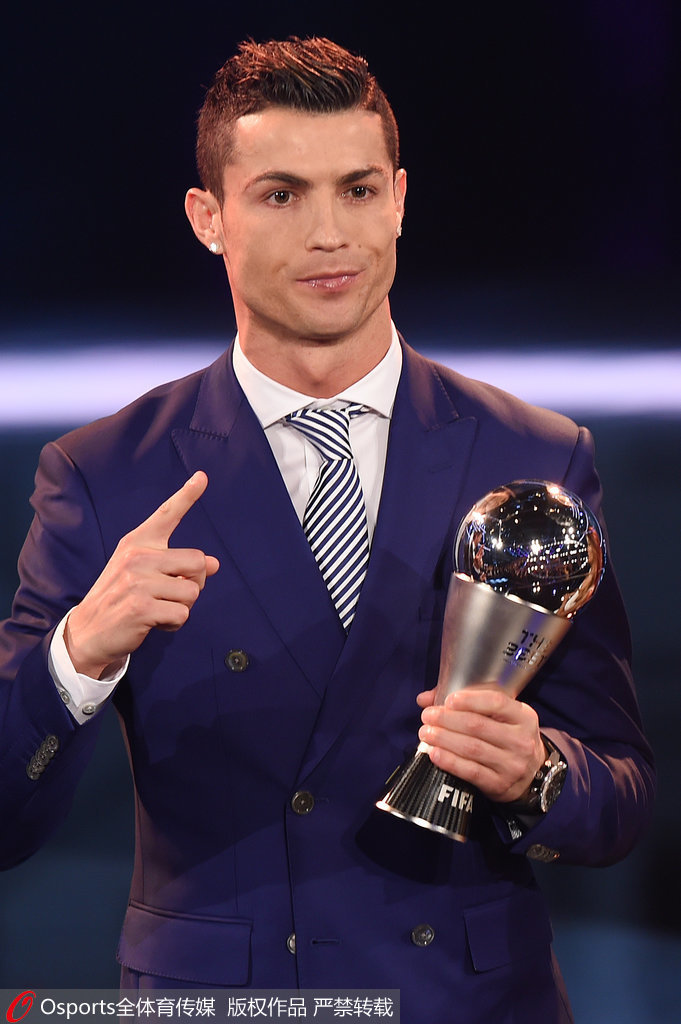 英雄出少年！17岁小胡子凌空抽射：欧冠3连斩创纪录 身价2000万欧（少年成名！17岁“小胡子”凌空破门，欧冠三连斩刷新纪录，身价2000万欧）