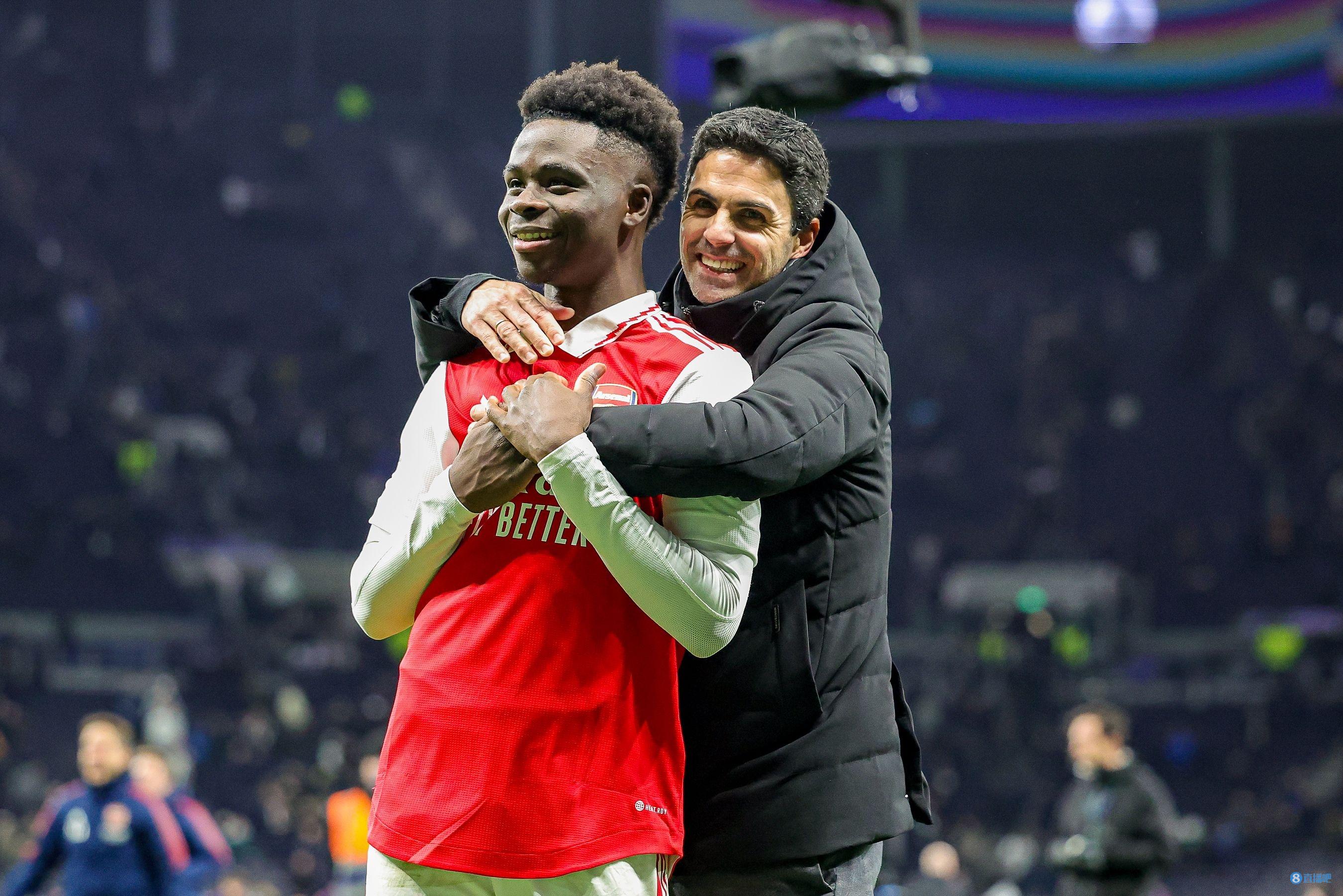 某球星赛后泪崩，场面令人动容（某球星赛后泪洒赛场，场面感人至深）