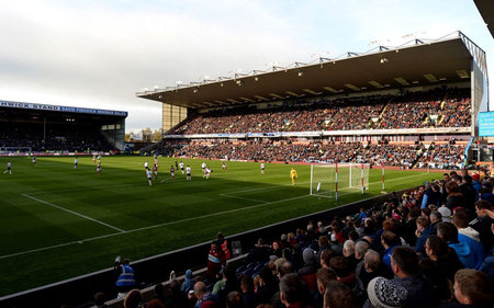 阿隆索帅位最新动态：皇马主帅在迎战毕尔巴鄂前面临极其困难局面（阿隆索执教前景更新：皇马主帅战毕尔巴鄂前遭遇严峻考验）