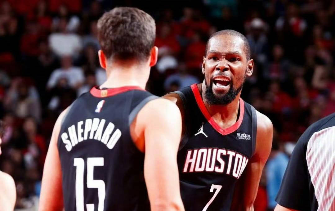 孔帕尼：凯恩和对手的手臂位置几乎一样，这种情况不该判点球（孔帕尼：凯恩与对手手臂位置接近，此类情况不应判点球）