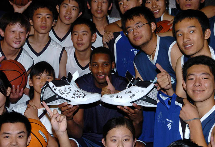 皇马右后卫告急！哈维·阿隆索面临五大选择，巴尔韦德成最佳替身（皇马右后卫告急：哈维·阿隆索权衡五种方案，巴尔韦德被视为最佳替代者）