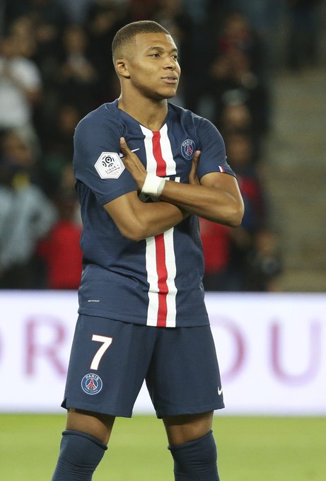 德乙战报：贝克尔制胜球、卡里乌斯神扑，沙尔克1-0纽伦堡（德乙：贝克尔绝杀 卡里乌斯神扑救主 沙尔克1-0力克纽伦堡）