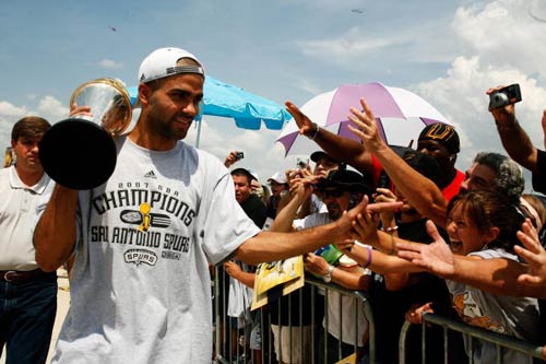 中超球队阵容分析：武汉三镇阵容变化,（中超阵容盘点：武汉三镇人员调整解析）