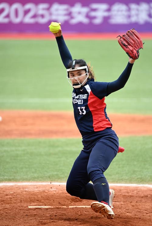 波兰媒体：莱万收到米兰、沙特和美职联报价，米兰愿签约两年（波媒：莱万获AC米兰、沙特及美职联报价，AC米兰愿提供两年合同）