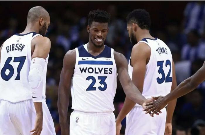 湖人二队板凳席上还有一名可靠的得分手，他的进攻效率相当不错？（湖人替补席仍有可靠得分手，进攻效率不俗？）