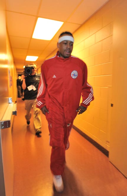 篮球NBA球队教练强调防守纪律（NBA球队主教练强调防守纪律性）