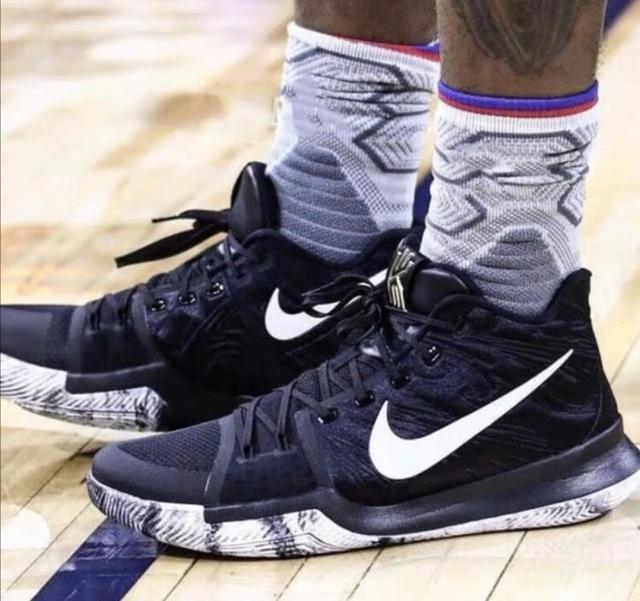 多里安·芬尼-史密斯在打快船赛前进行了强度不小的训练（战快船前，多里安·芬尼-史密斯完成高强度训练）