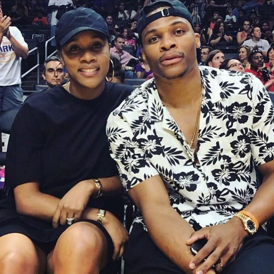 达万庆祝足协杯夺冠：我无比开心能实现这个将永存于心的梦想（达万庆贺足协杯夺冠：圆了铭记于心的梦想，我欣喜万分）