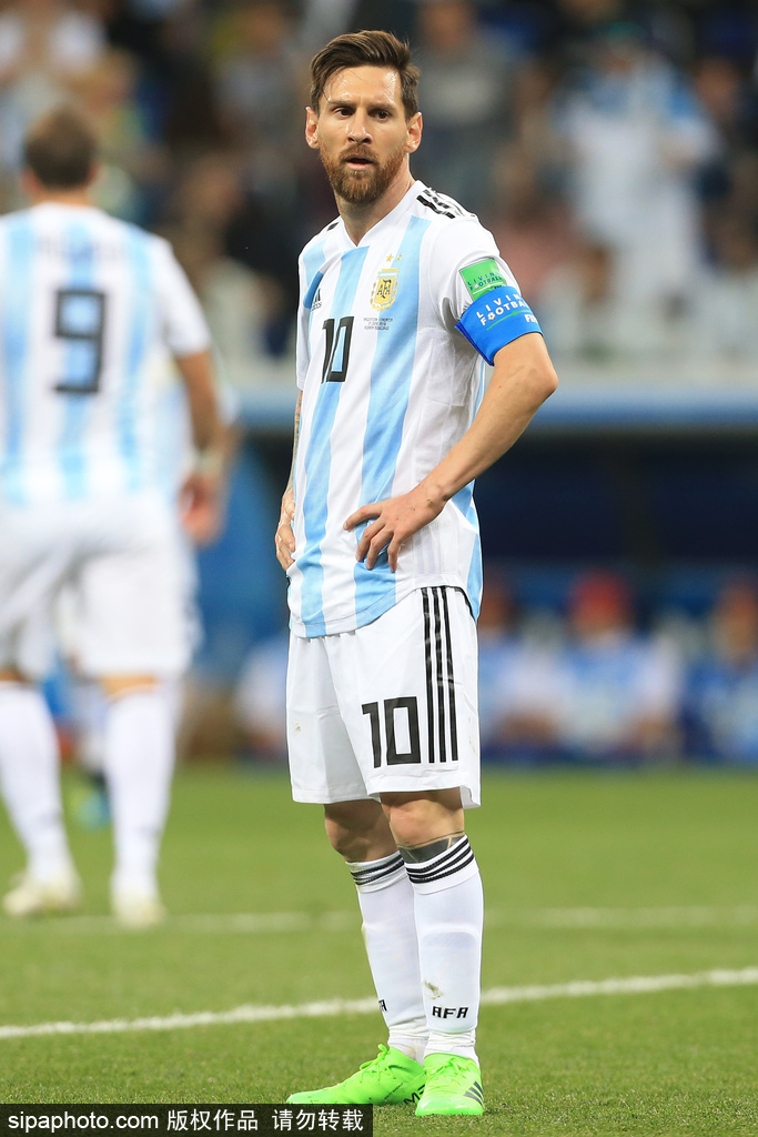 科尔谈库明加遭DNP：他不是明星球员，就会遇到这种情况（科尔谈库明加未获出场：非明星球员难免遇到这种情况）