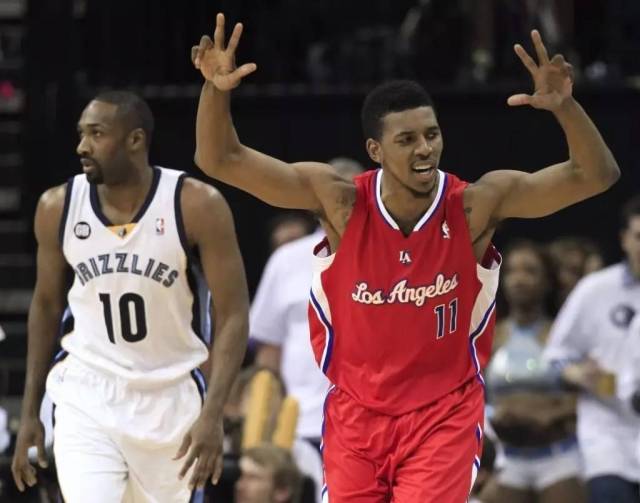 继续对轰！湖人范德比尔特三分+补篮 杜兰特联手阿门连拿7分回应（飙分大战再度上演：湖人范德比尔特三分+补篮，杜兰特携手阿门连砍7分回击）