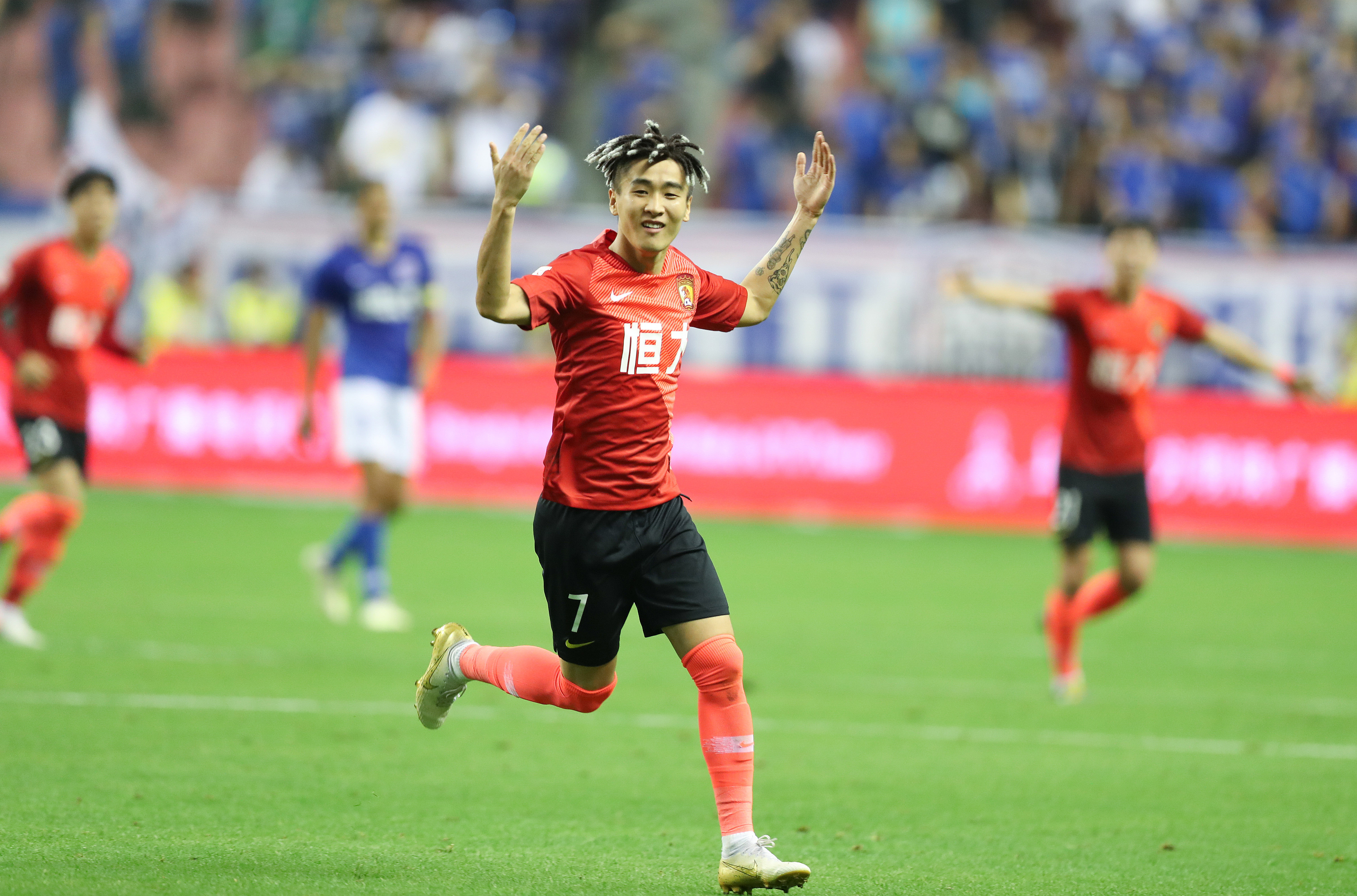 打得很激烈！广厦vs山西上赛季4次交手2胜2负（广厦与山西上赛季四度交锋，平分秋色2胜2负）