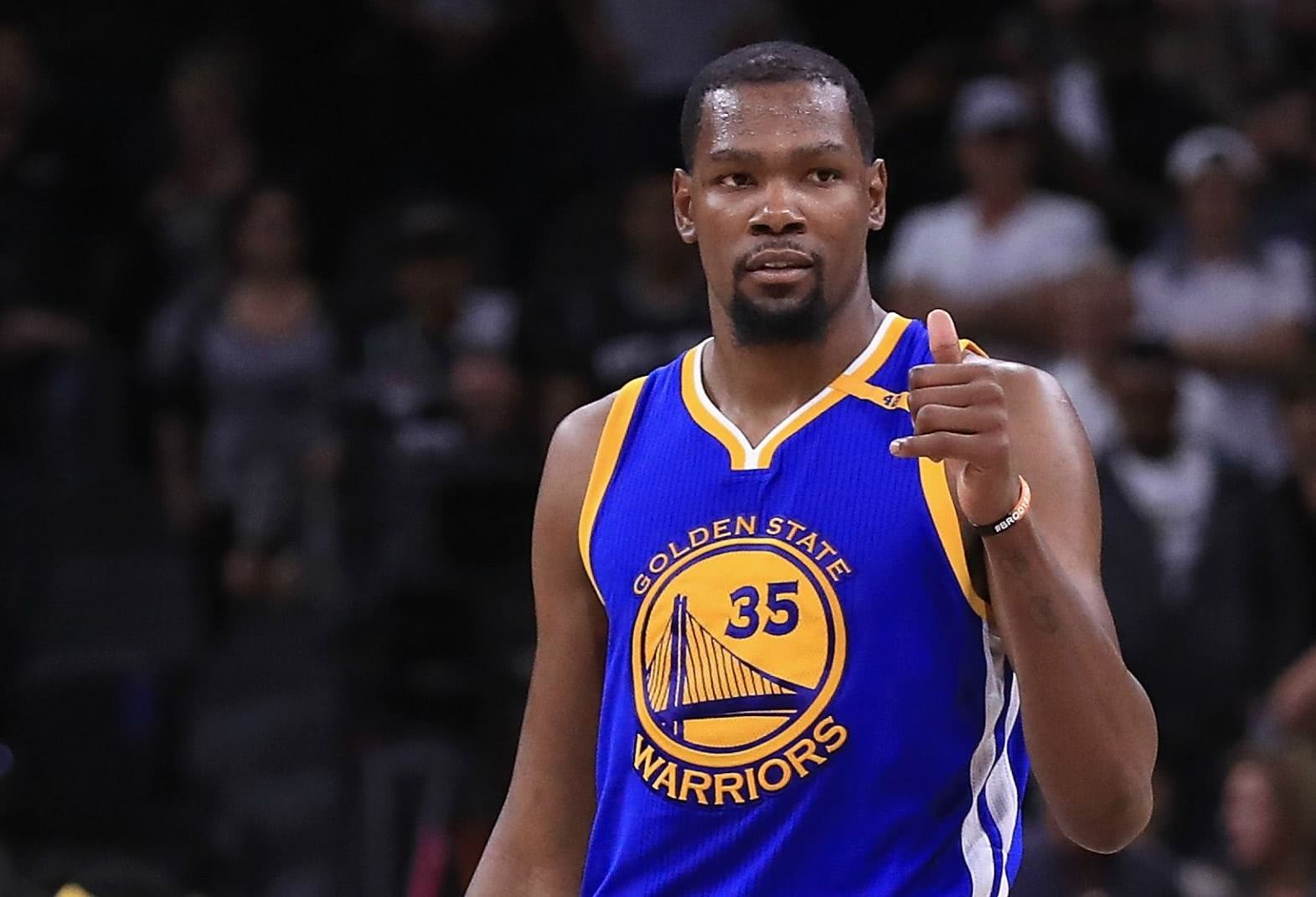 鲁媒：山东男篮外线有了明显补强 但内线的人员轮转问题需要重视（鲁媒：山东男篮外线增强显著，内线轮换隐忧不容忽视）