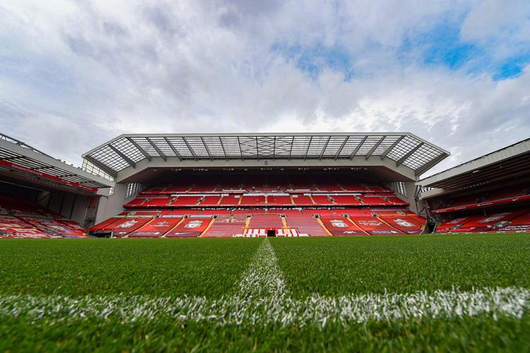 康宁汉姆的抢断时刻：瞬间改变战局（康宁汉姆的关键抢断：刹那扭转战局）