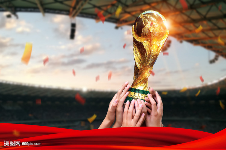 罗马因进攻乏力计划引中锋以提升欧冠竞争力。（进攻乏力，罗马拟引中锋增强欧冠竞争力）