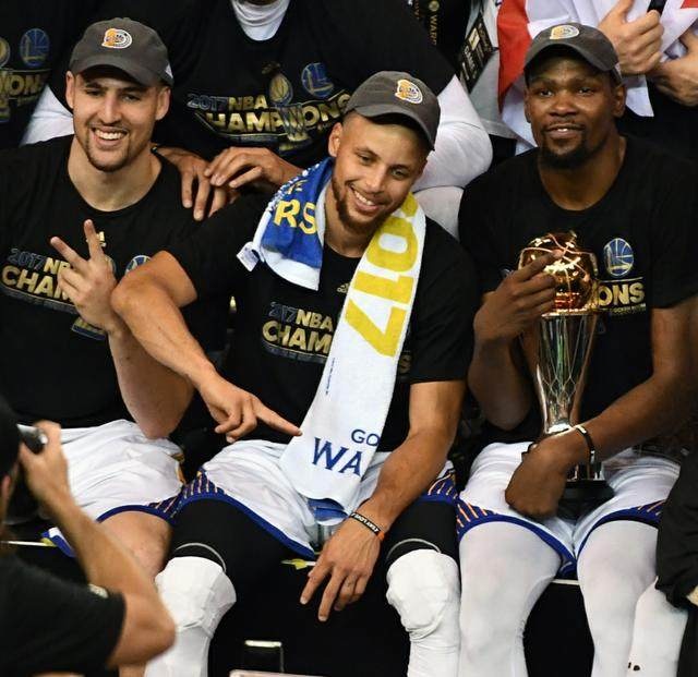 科曼：感谢拜仁邀请我回来，很荣幸与大家分享那些美好时光（科曼：感激拜仁邀请我回归，能与大家共同回忆那段美好时光倍感荣幸）