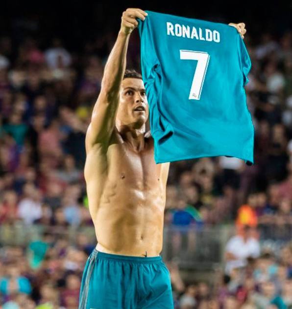 汪涵陪儿子马术比赛展现轻松生活面，体现家庭关怀与育儿智慧，引发网友热议。（汪涵陪儿参加马术赛，轻松生活与家庭关怀尽显，育儿智慧引发热议）