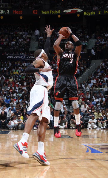 带不动！杰伦·约翰逊近5场场均拿28.0分13.6板10.8助（孤掌难鸣！杰伦·约翰逊近5战场均28.0分13.6板10.8助）