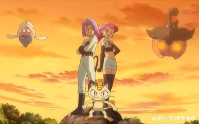 最后时刻4秒，字母哥突破踩线绝杀雷霆，可惜裁判没有吹哨，进球有效，绝杀成功！（终场前4秒，字母哥疑似踩线强突命中，裁判未吹哨，绝杀雷霆生效）