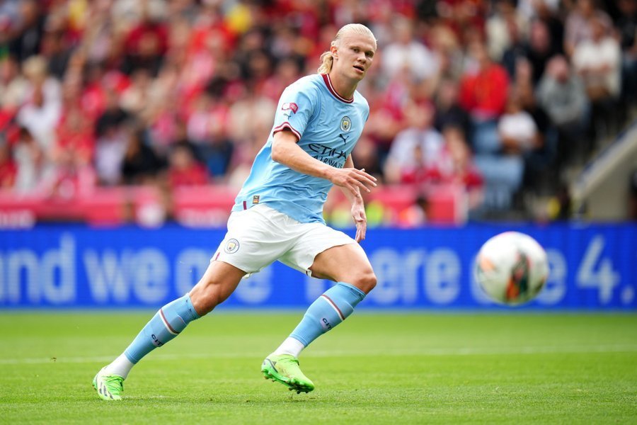 东契奇三双＆里夫斯状态不佳，湖人4分战胜76人（湖人险胜76人4分：东契奇收获三双，里夫斯表现低迷）